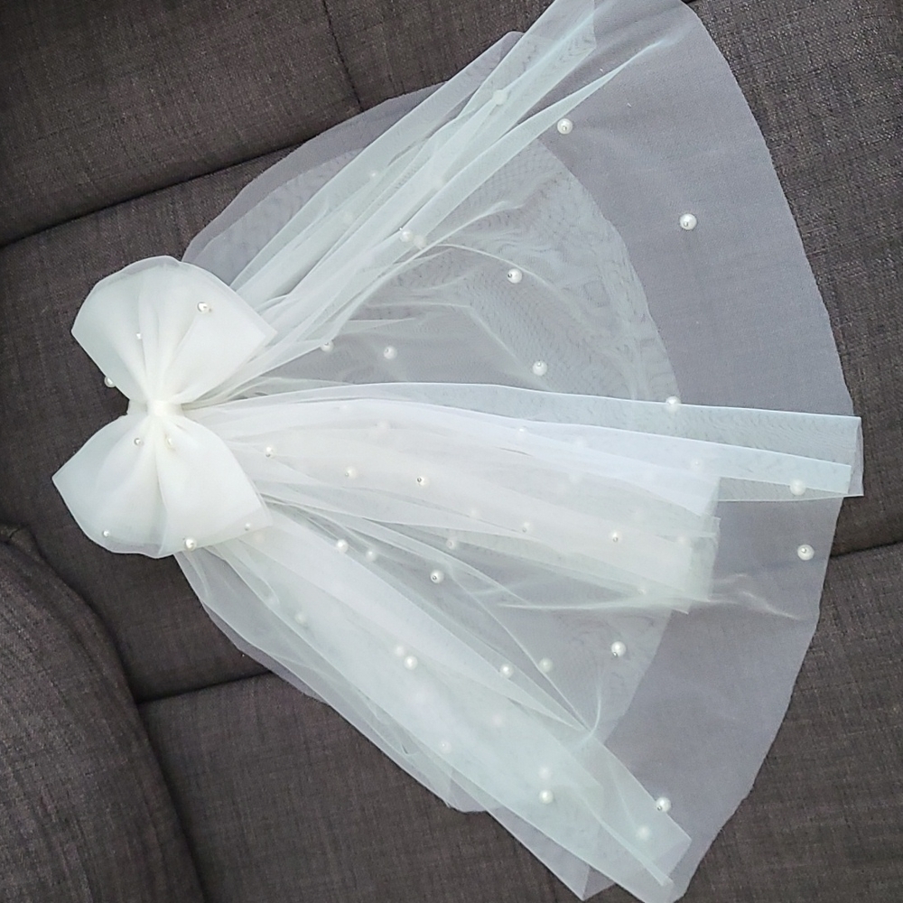 Bhldn LAST ONE detachable pearl bow veil